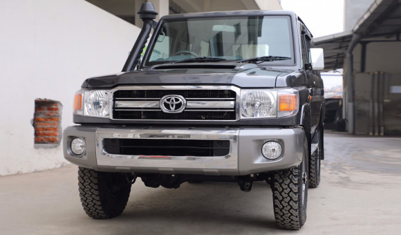 Toyota Land Cruiser-70