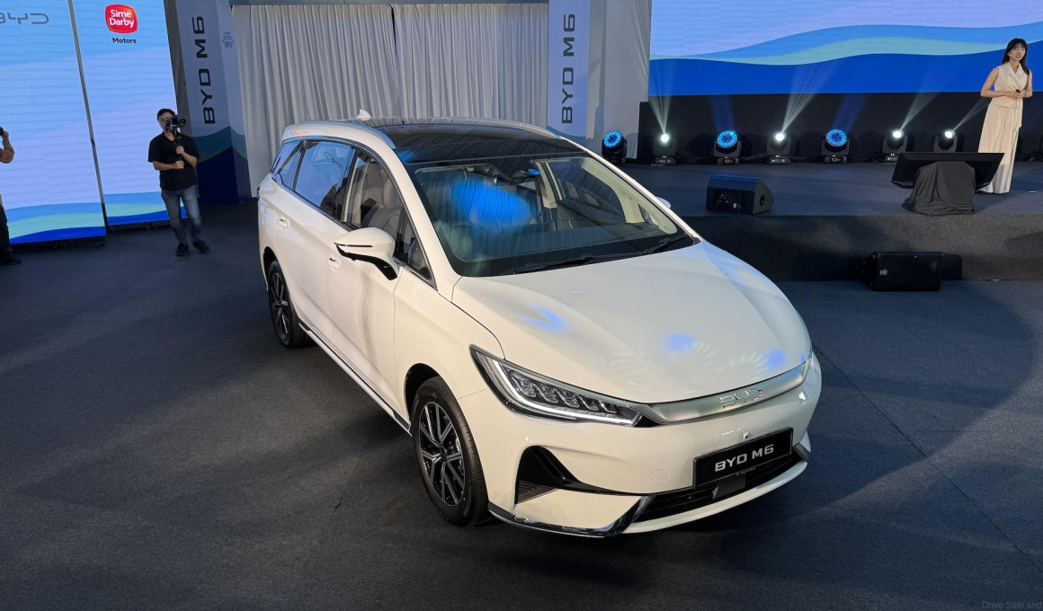 BYD M6